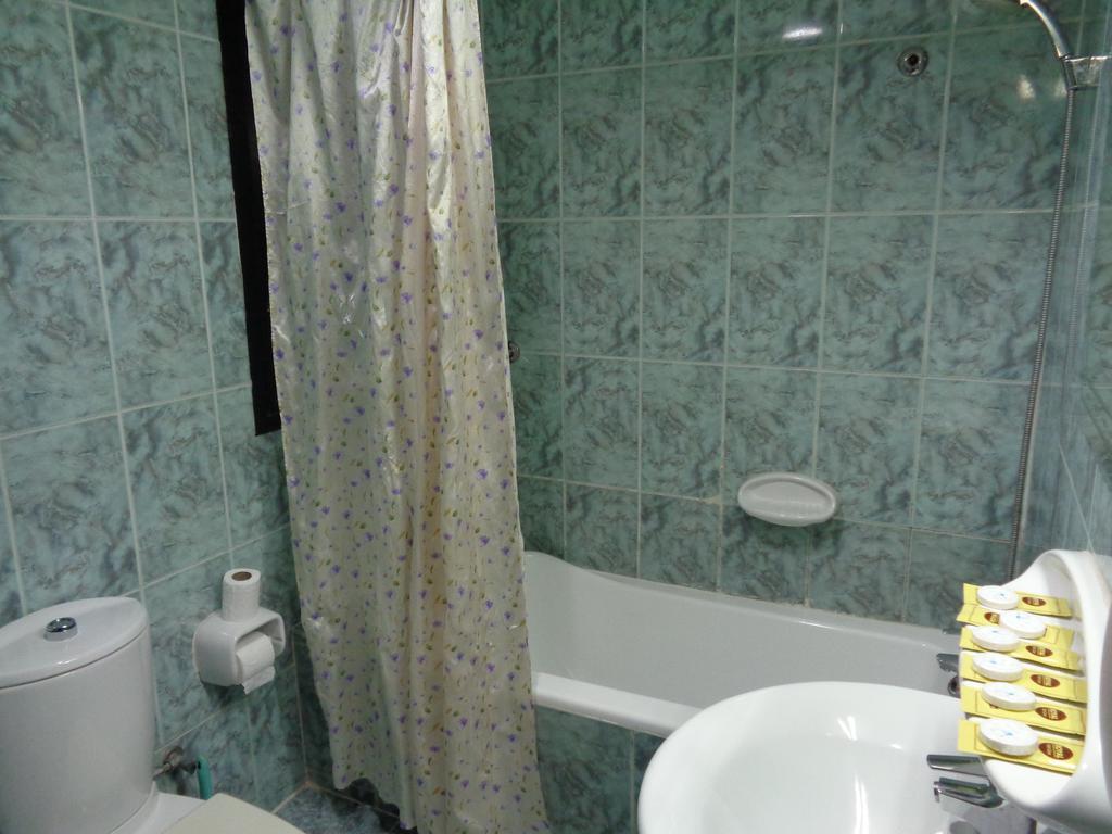 Deira Palace Hotel Dubái Habitación foto