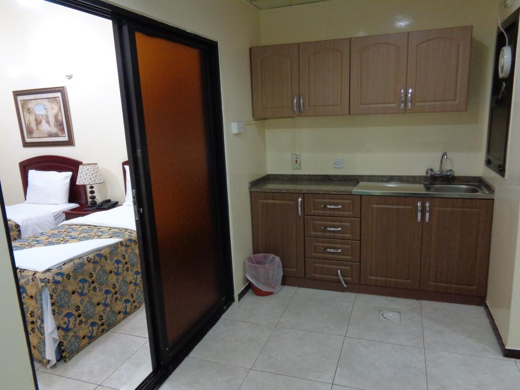 Deira Palace Hotel Dubái Habitación foto
